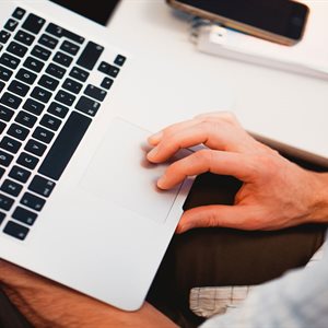 Hull York Medical School researcher awarded Smart Data Research UK Fellowship to explore links between online behaviour and mental wellbeing