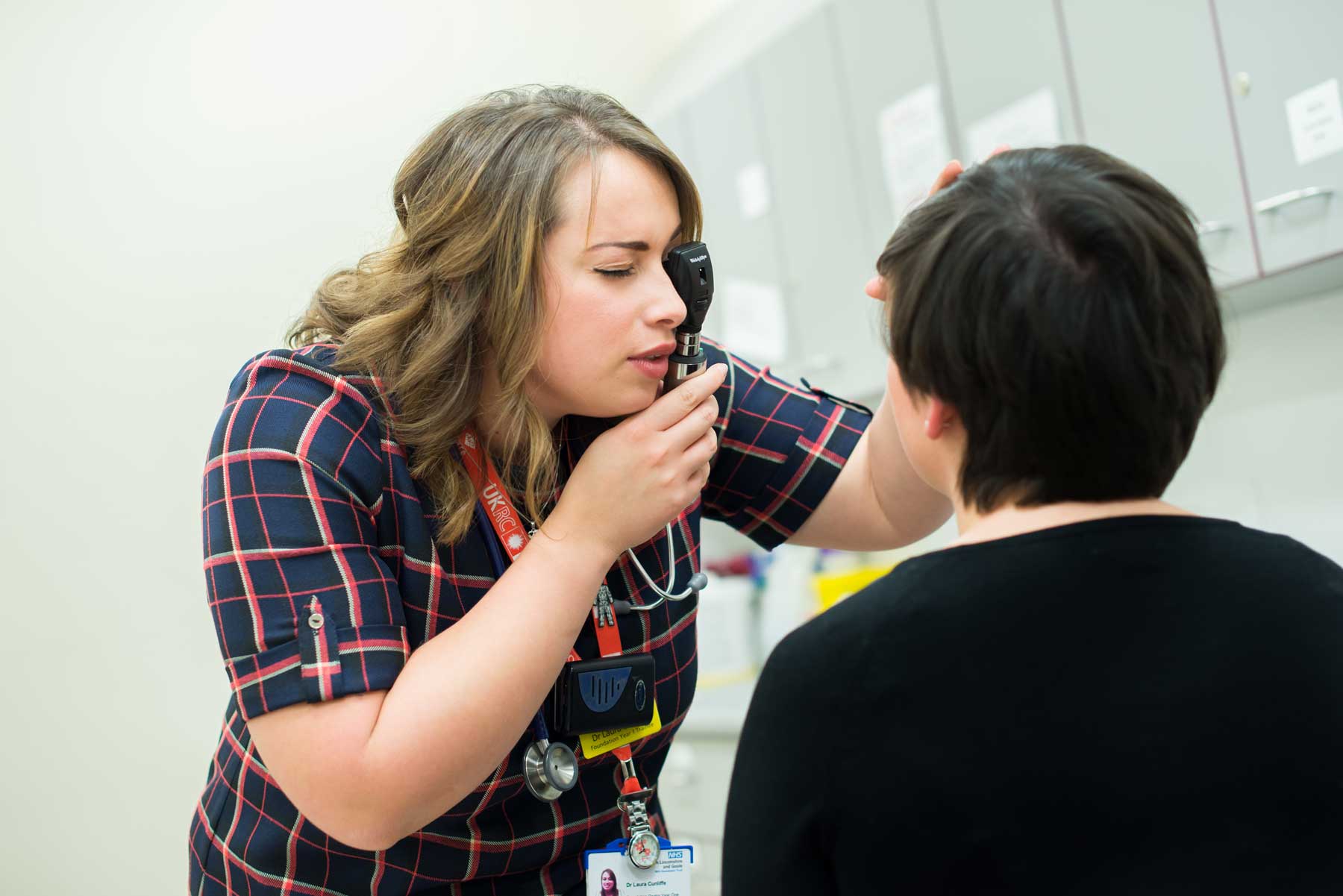 Medicine graduate Dr Laura Cunliffe examining a patient