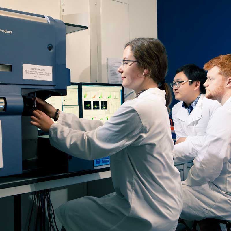 Students and researchers in Experimental Medicine and Biomedicine