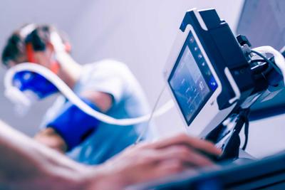 HIIT on a bike and monitoring on a computer