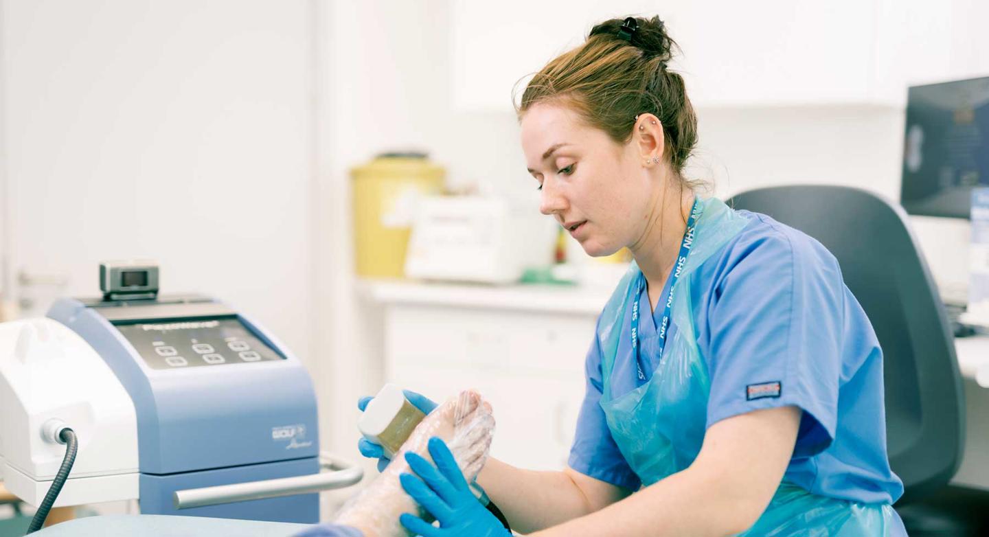 Applying shockwave therapy for diabetic foot ulcers