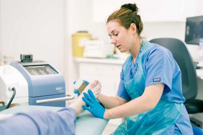 Applying shockwave therapy for diabetic foot ulcers