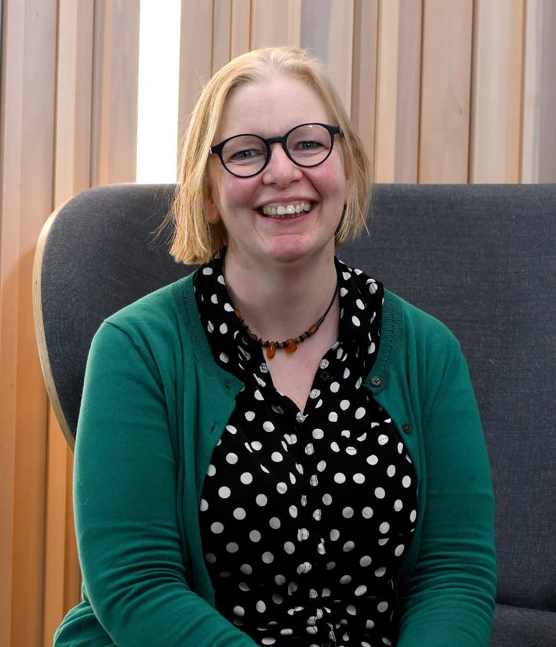 Dr Caitriona Dennis